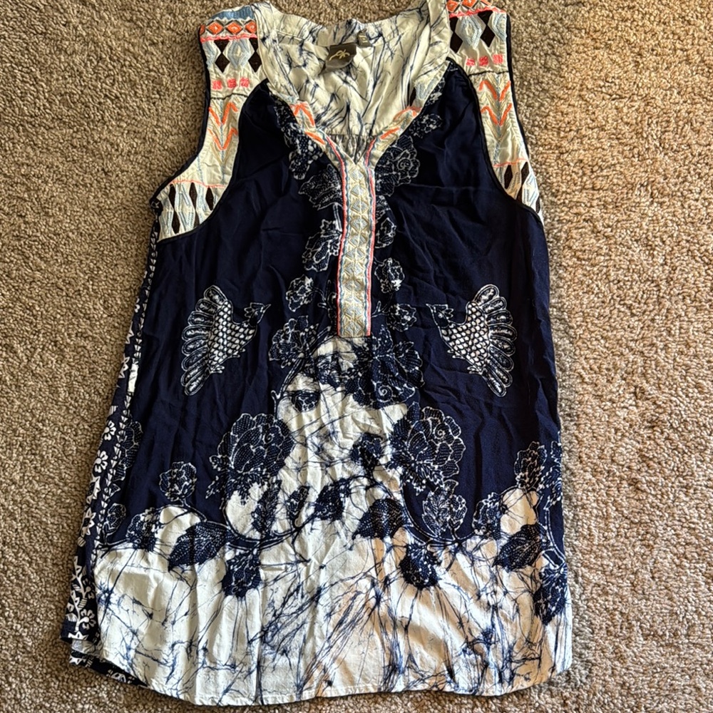 💜 3 for $10 Navy and Cream Sleeveless Top